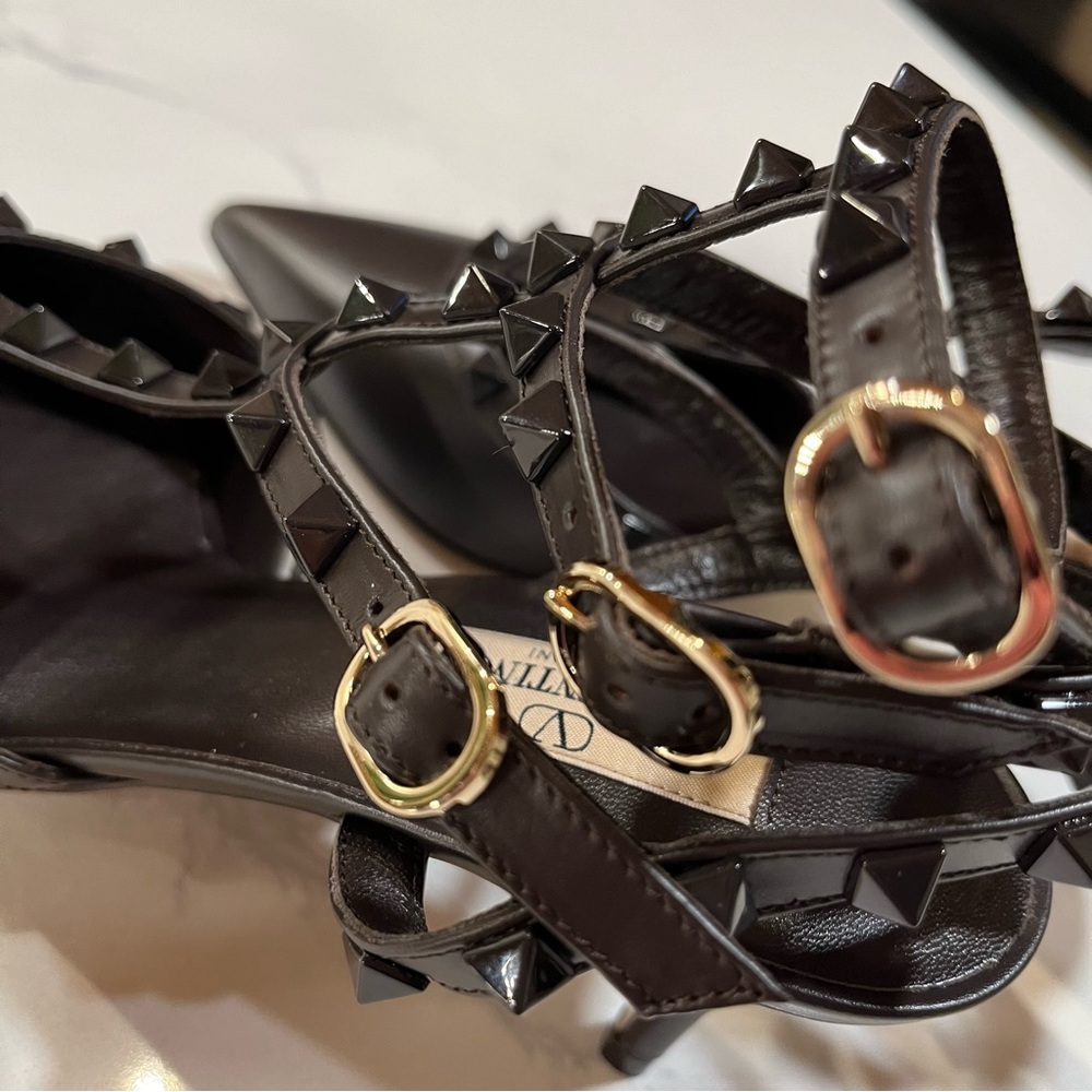 VALENTINO GARAVANI
Rockstud leather sandals - Picture 11 of 16